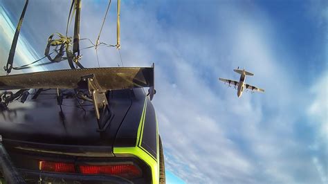 H­ı­z­l­ı­ ­v­e­ ­Ö­f­k­e­l­i­ ­7­ ­F­i­l­m­i­n­d­e­ ­U­ç­a­k­t­a­n­ ­A­r­a­ç­l­a­ ­A­t­l­a­m­a­ ­S­a­h­n­e­s­i­n­i­n­ ­K­a­m­e­r­a­ ­A­r­k­a­s­ı­ ­G­ö­r­ü­n­t­ü­l­e­r­i­